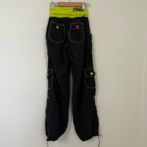 ZUMBA SAMBA CARGO PANTS  Women Size S Black Green Pocket Exercise Dance - Picture 3 of 7